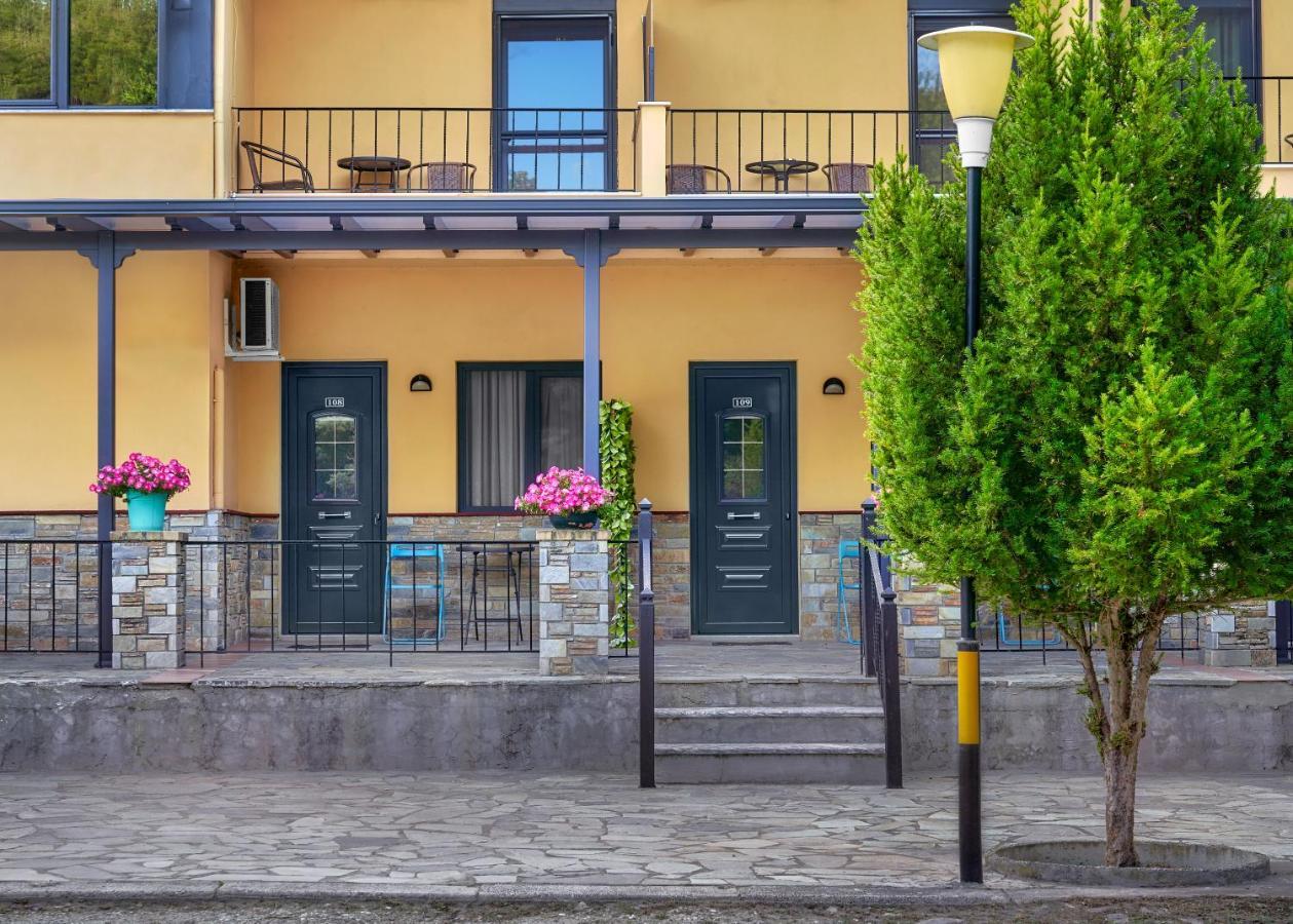 River Side Rooms Elassona Екстер'єр фото