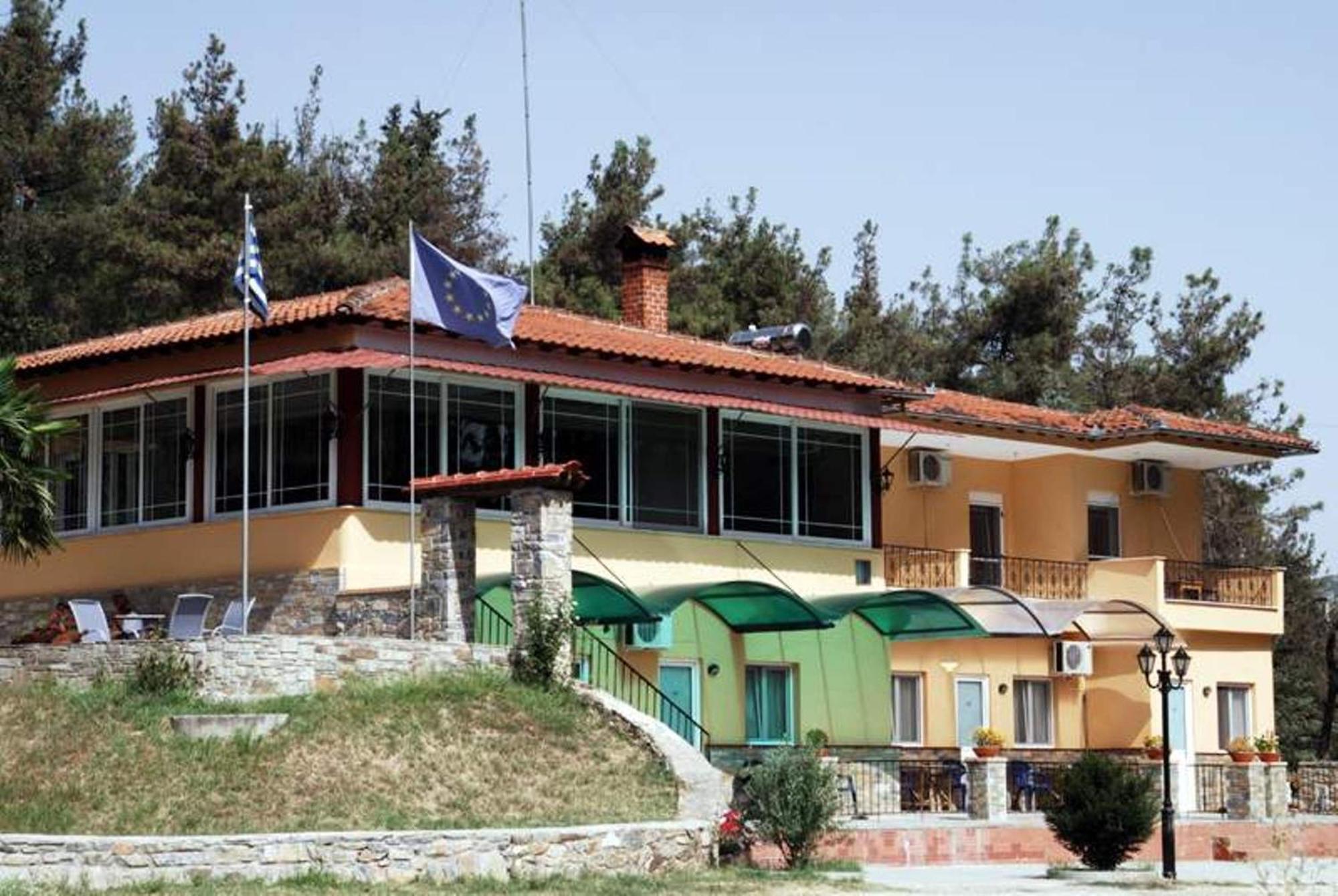 River Side Rooms Elassona Екстер'єр фото